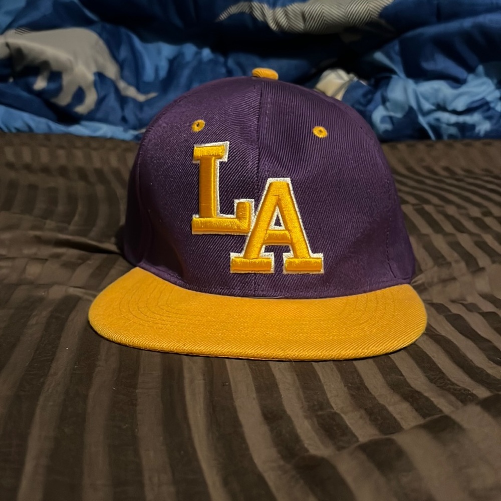 LA SNAP BACK HAT